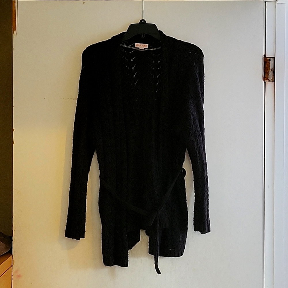 Long sleeve sweater with tie